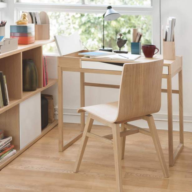 Petit bureau en bois détails blancs