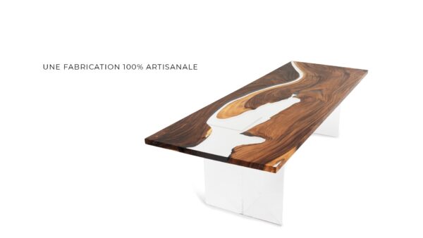 Table en bois massif et résine